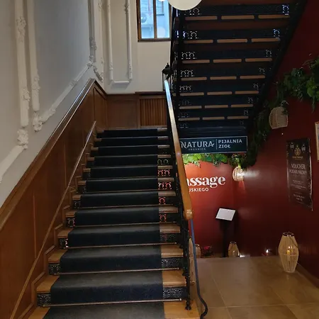 Kamienica Rynek 7 *